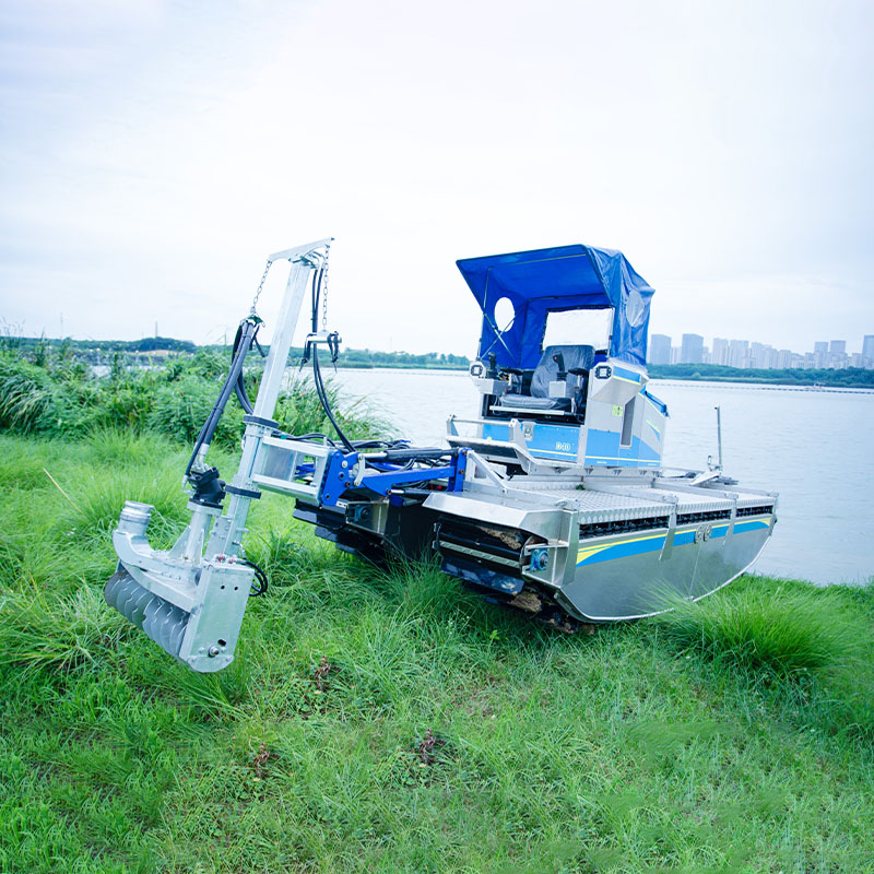 WD500 Amphibious Waterweed Harvesting Vehicle