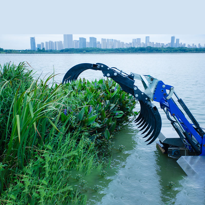 WD500 Amphibious Waterweed Harvesting Vehicle